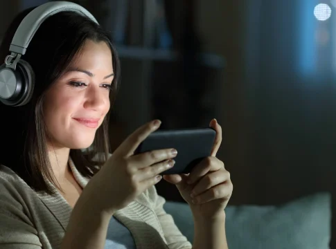 Os melhores aplicativos gratuitos para assistir TV pelo celular