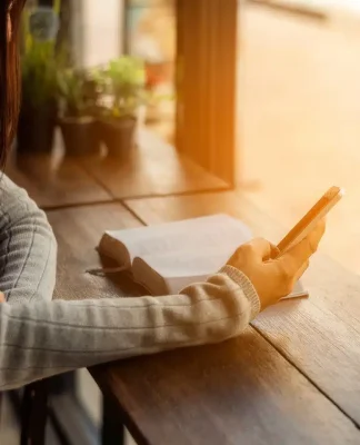 Discover the best daily biblical message apps