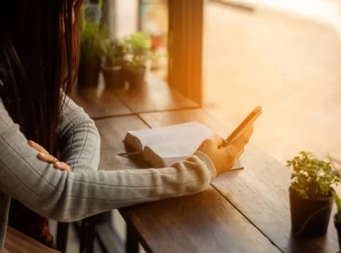 Aplicativo gratis da bíblia online no celular